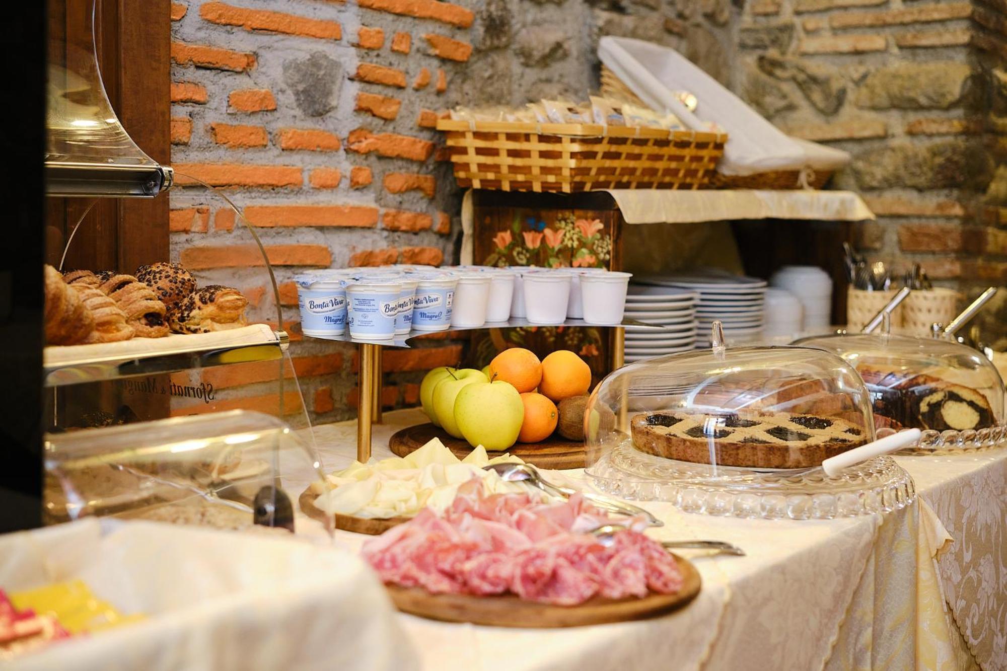 Albergo Della Posta Браччано Экстерьер фото